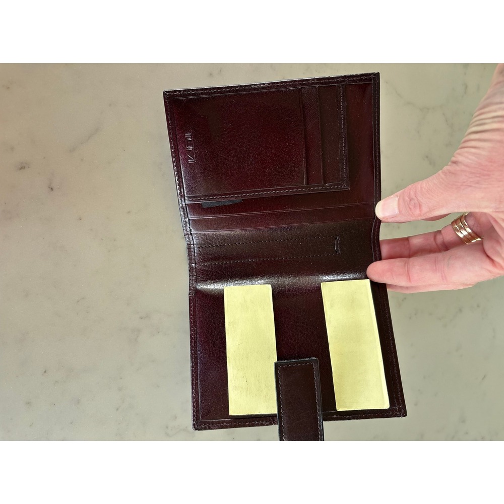 Tumi Mens Burgundy Leather Bifold Wallet with Tab Closure Mahogany Card Holder - Picture 6 of 9